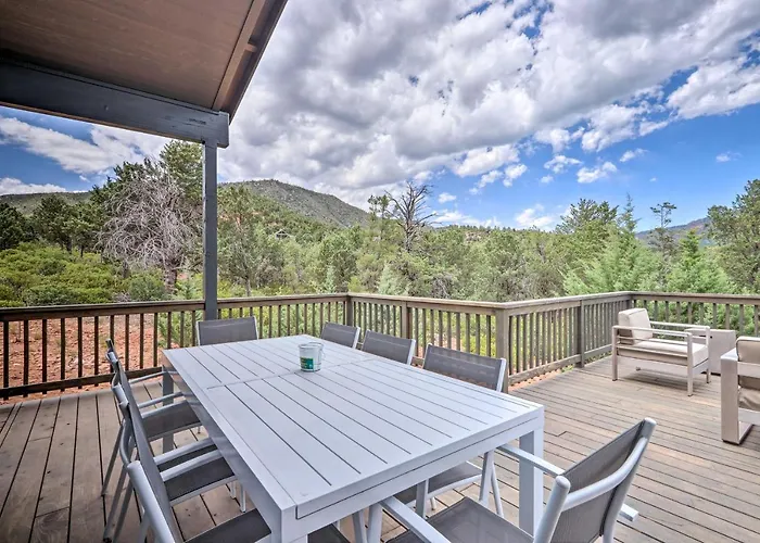 Holiday home Fire Pit, Deck & Mtn Views: Upscale Cabin!