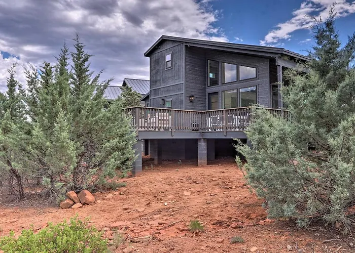 Fire Pit, Deck & Mtn Views: Upscale Cabin! Holiday home Pine