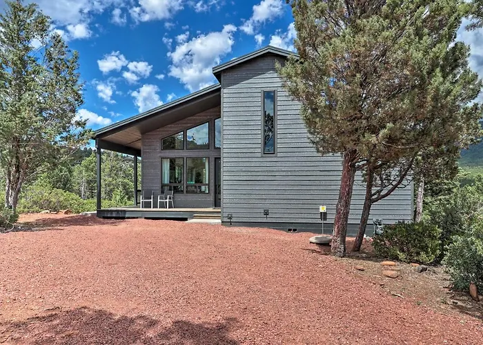 Fire Pit, Deck & Mtn Views: Upscale Cabin!