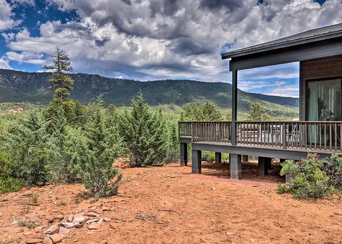Fire Pit, Deck & Mtn Views: Upscale Cabin! Holiday home