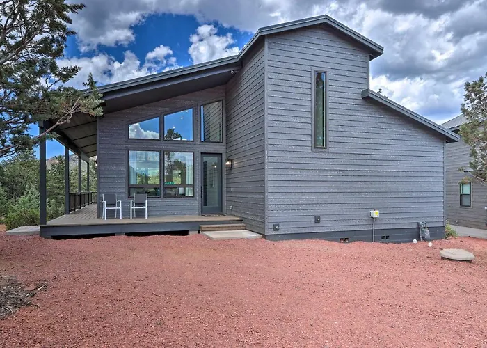 Fire Pit, Deck & Mtn Views: Upscale Cabin! Holiday home