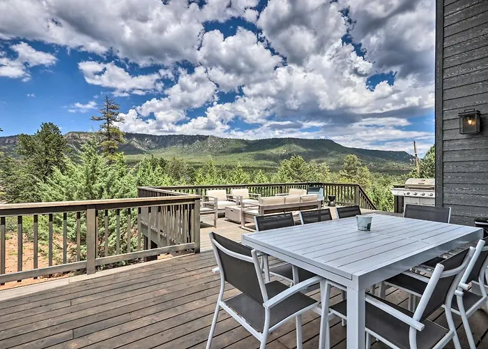 Fire Pit, Deck & Mtn Views: Upscale Cabin! Holiday home *